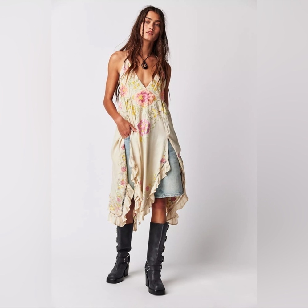 ISO Free People FULL BLOOM TOP